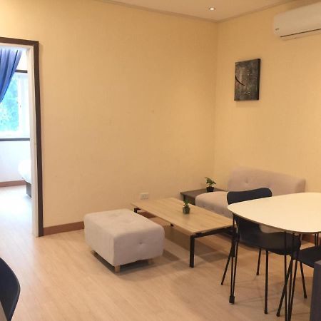 On Hotel Friendship آنغلوس المظهر الخارجي الصورة