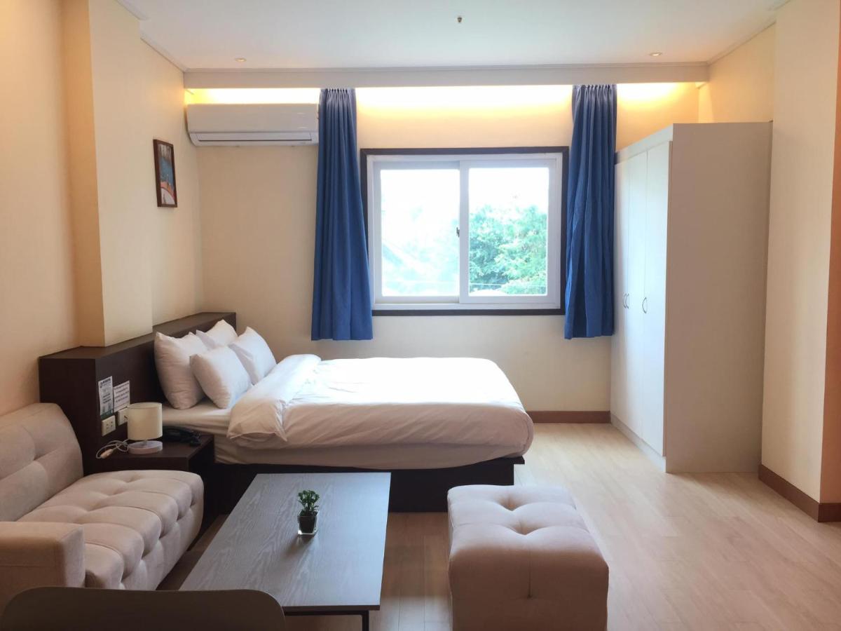 On Hotel Friendship آنغلوس المظهر الخارجي الصورة