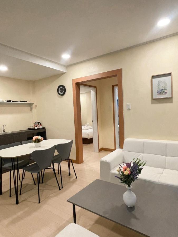 On Hotel Friendship آنغلوس المظهر الخارجي الصورة