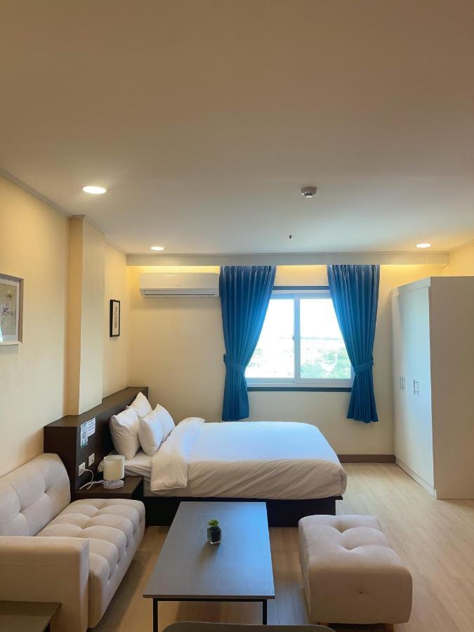 On Hotel Friendship آنغلوس المظهر الخارجي الصورة