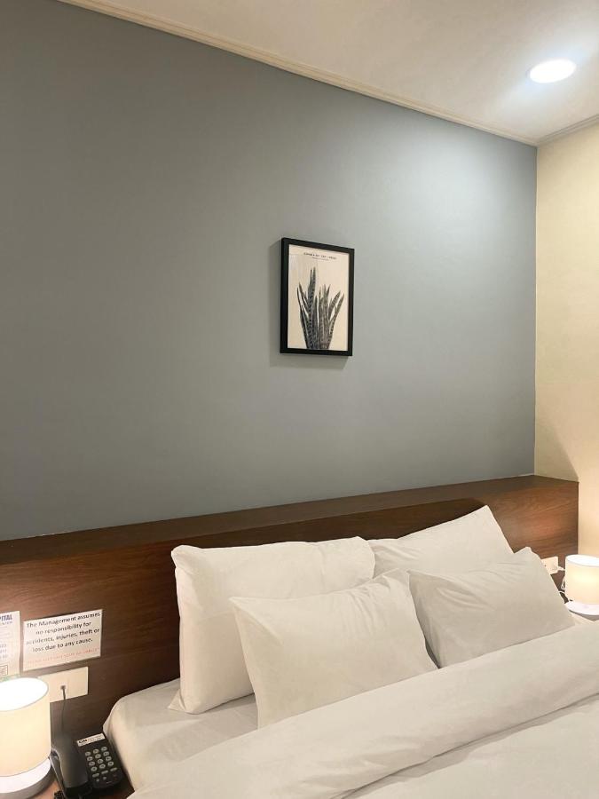 On Hotel Friendship آنغلوس المظهر الخارجي الصورة