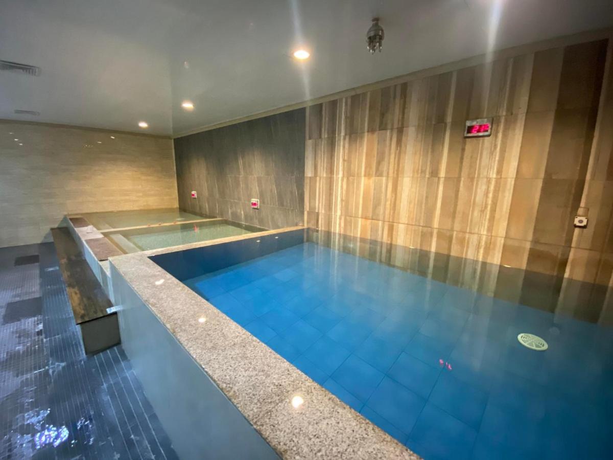 On Hotel Friendship آنغلوس المظهر الخارجي الصورة